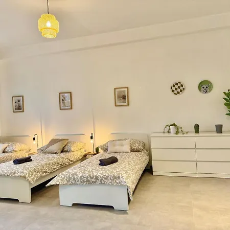 Spacious Ground Floor With Patio Апартаменты