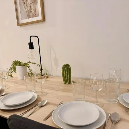 Апартаменты Spacious Ground Floor With Patio