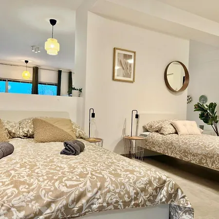 Апартаменты Spacious Ground Floor With Patio *