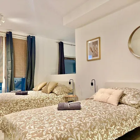 Апартаменты Spacious Ground Floor With Patio *