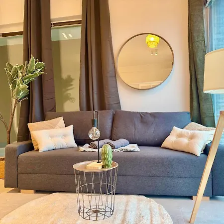 Spacious Ground Floor With Patio