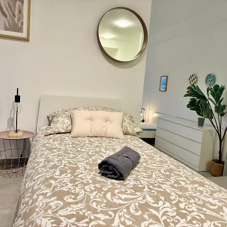 Апартаменты Spacious Ground Floor With Patio *